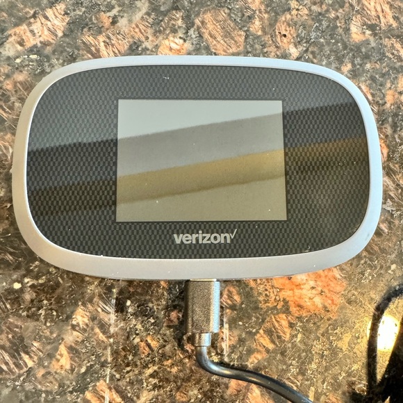 Verizon Jetpack MIFI8800L 4G
LTE Hotspot Modem - Picture 3 of 3